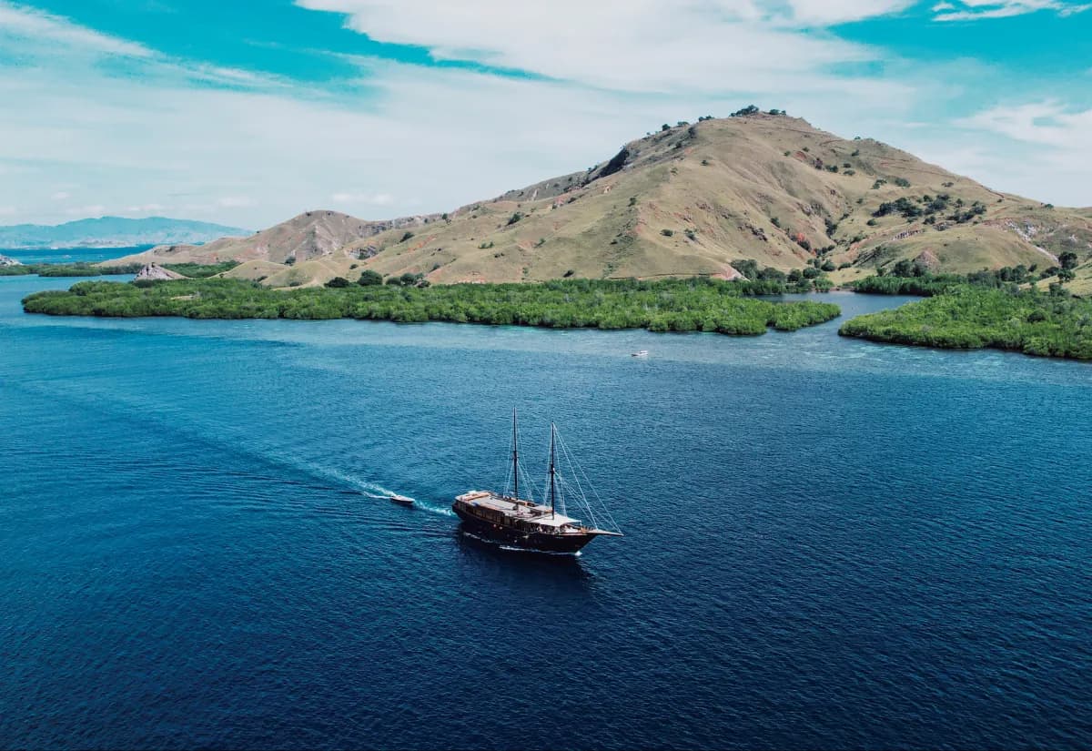 Phinisi sailing in Indonesia