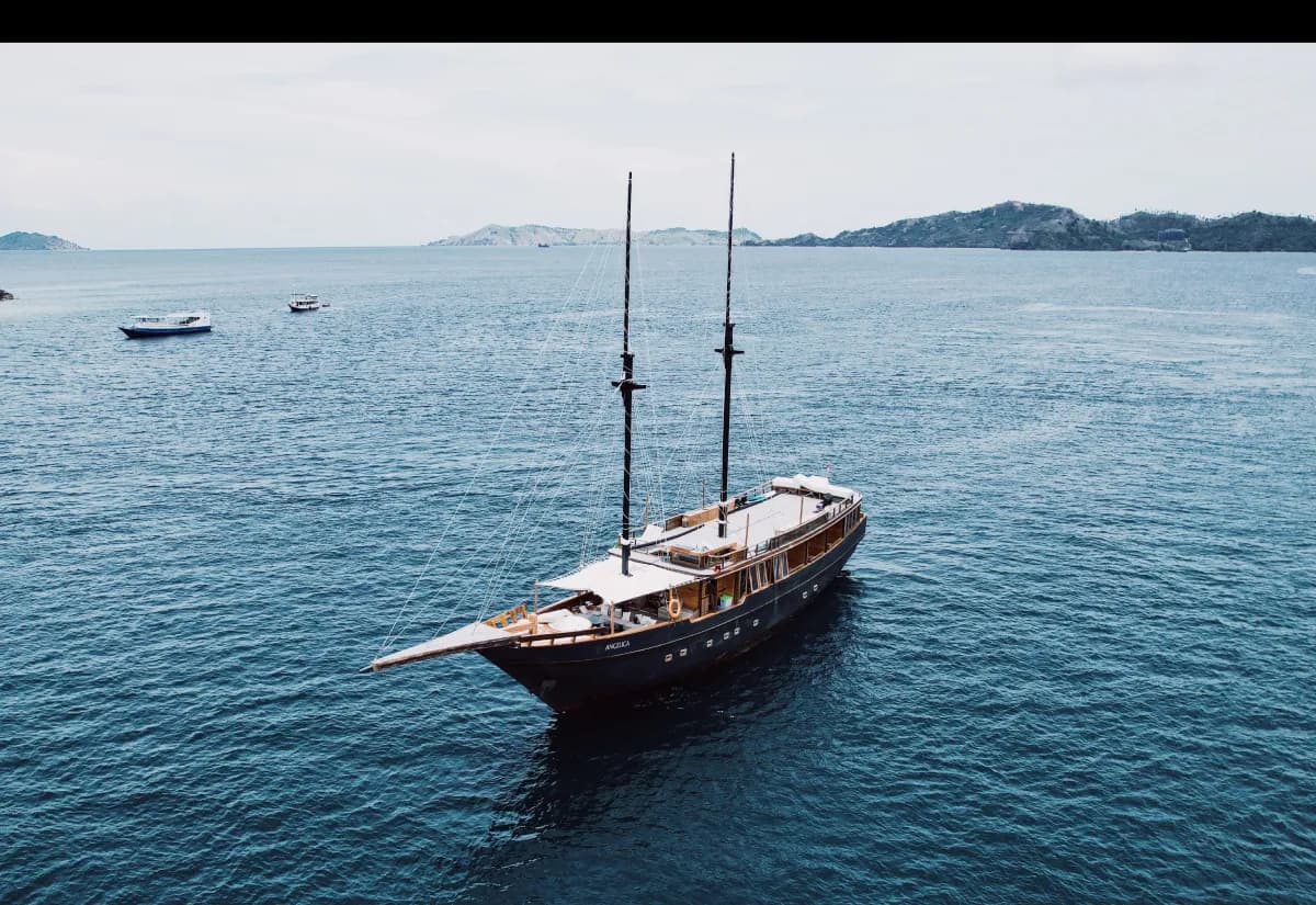 Phinisi sailing in Indonesia