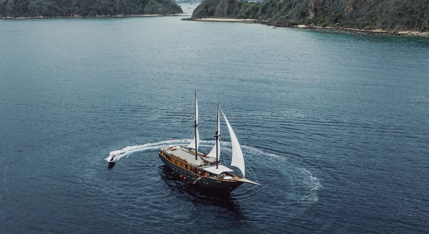 Phinisi vessel at sea